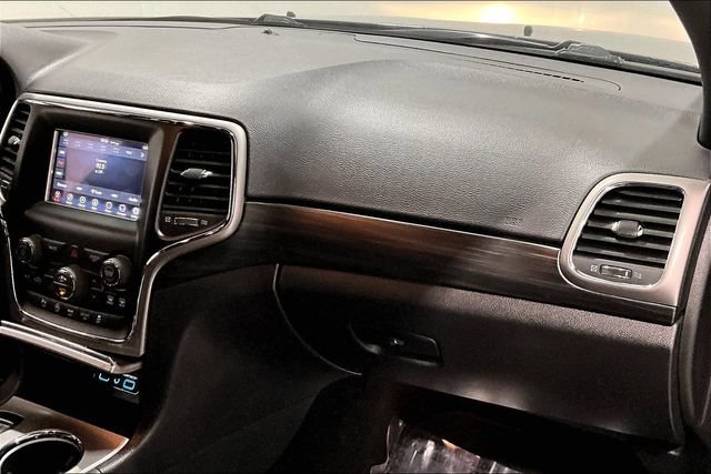 Used 2020 Jeep Grand Cherokee Laredo AWD/4WD image 34