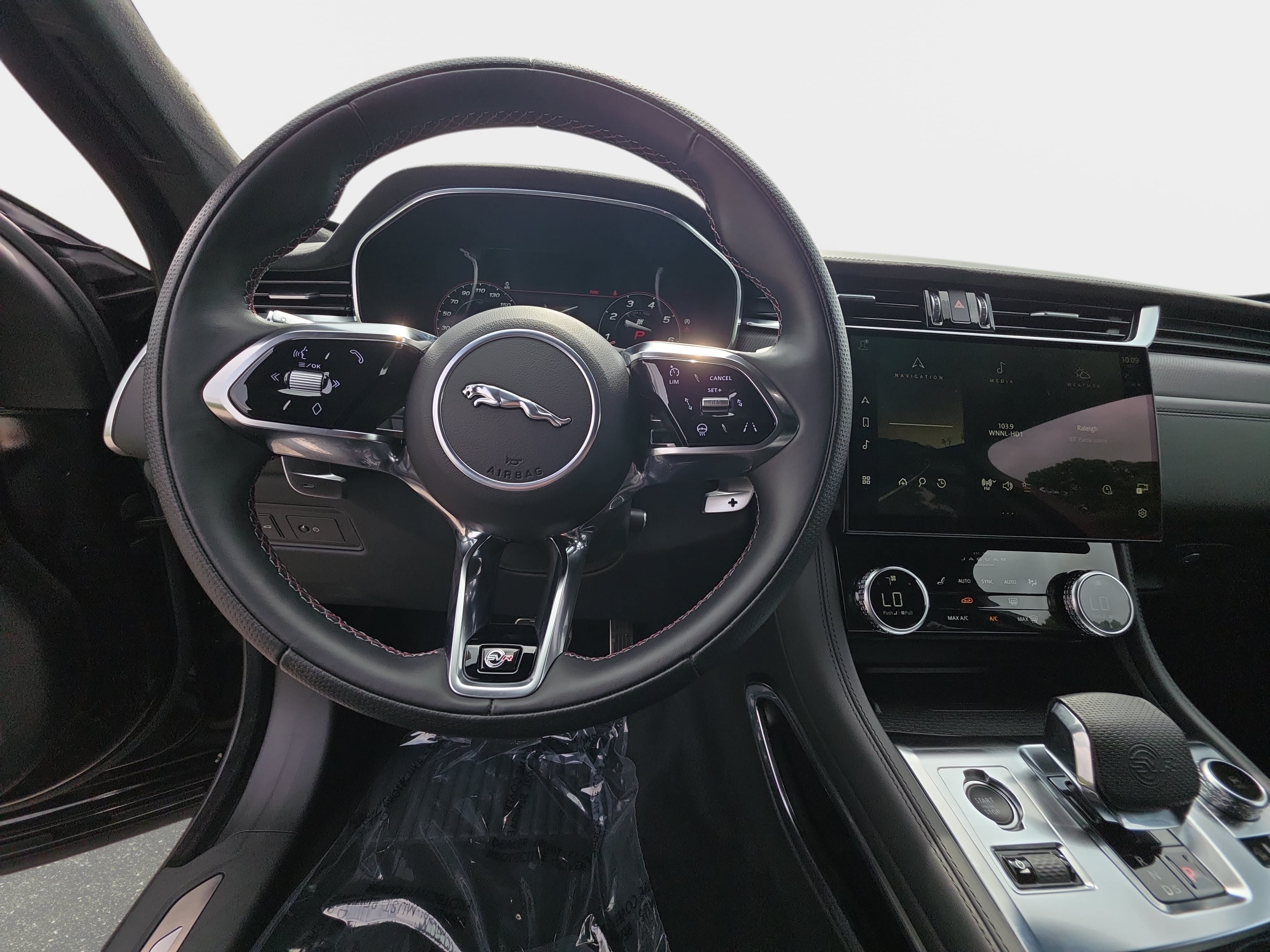 Certified 2022 Jaguar F-PACE SVR AWD/4WD image 16