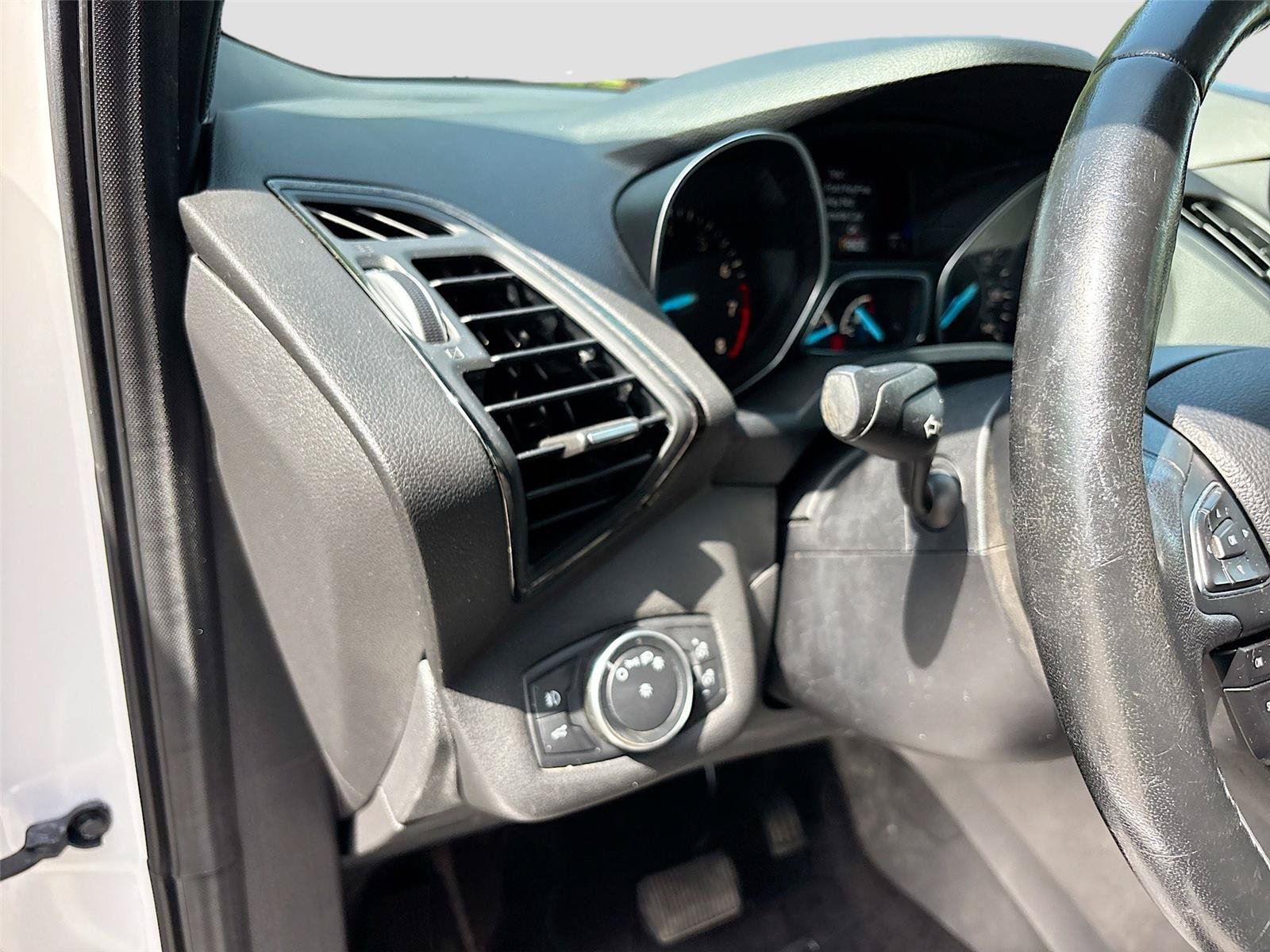 Used 2017 Ford Escape Titanium AWD/4WD image 10