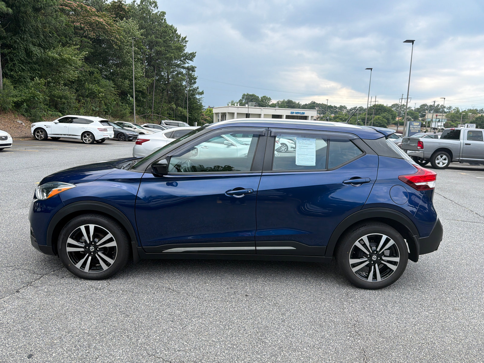 Used 2020 Nissan Kicks SR w/ SR Premium Package FWD image 8