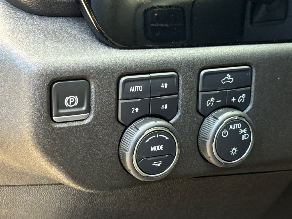 Used 2025 Chevrolet Silverado 1500 LT AWD/4WD image 23