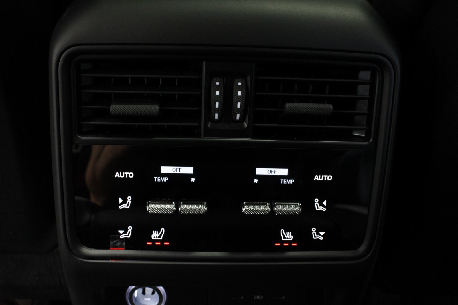 Certified 2025 Porsche Cayenne GTS AWD/4WD image 30