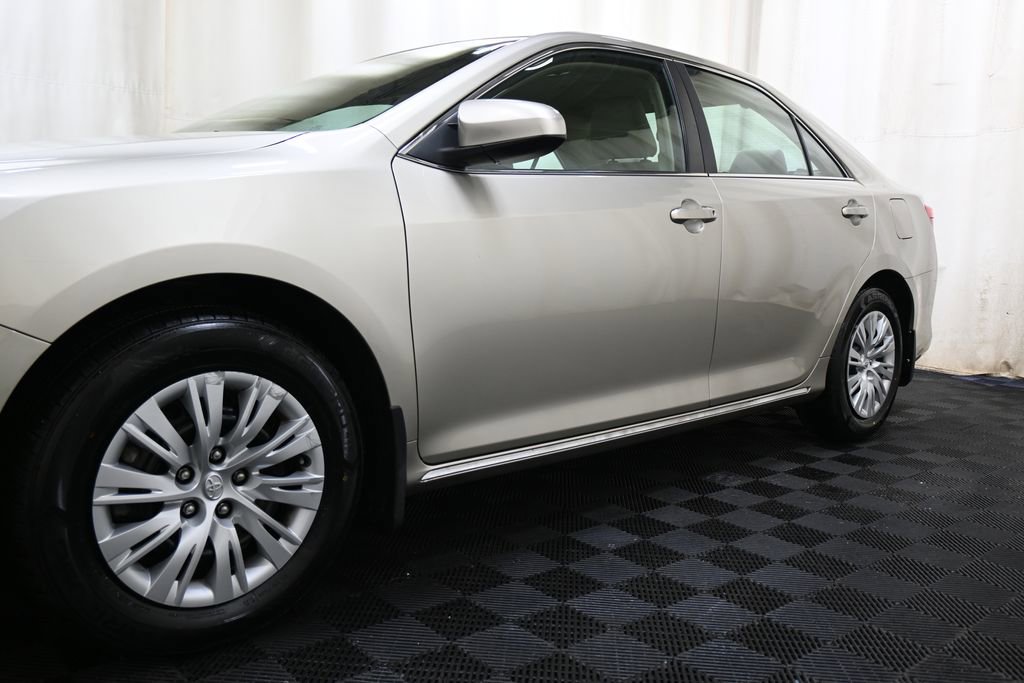 Used 2014 Toyota Camry LE FWD image 19