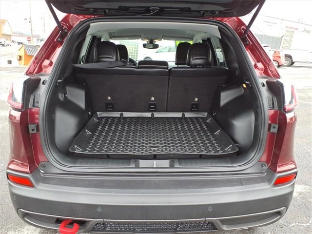 Used 2019 Jeep Cherokee Trailhawk w/ Cold Weather Group image 8