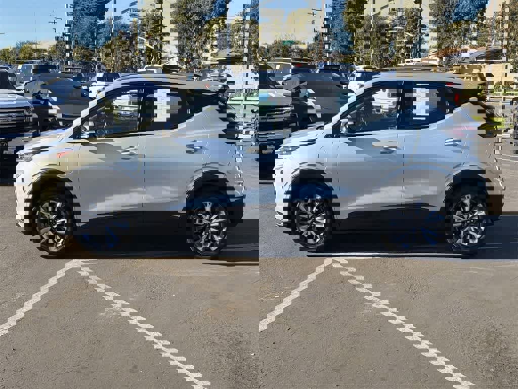 Used 2023 Chevrolet Bolt EUV LT w/ Convenience Package image 3