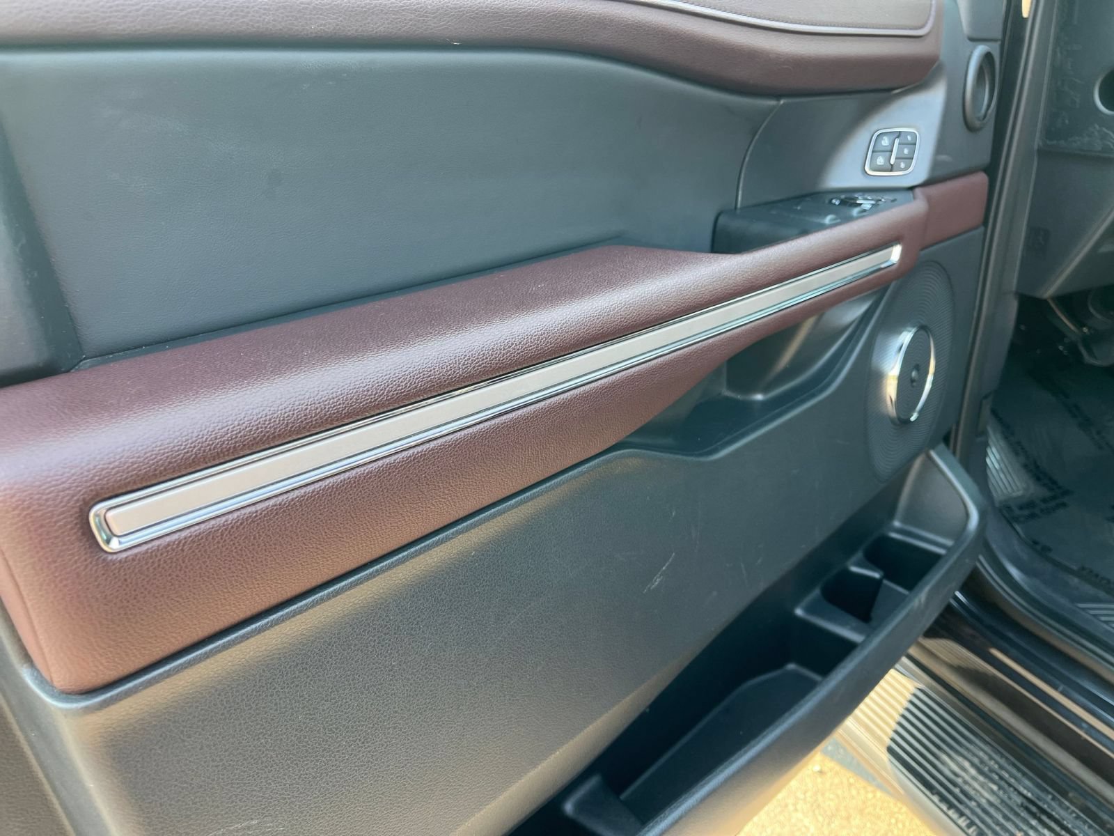 Used 2024 Ford Expedition Limited RWD image 18