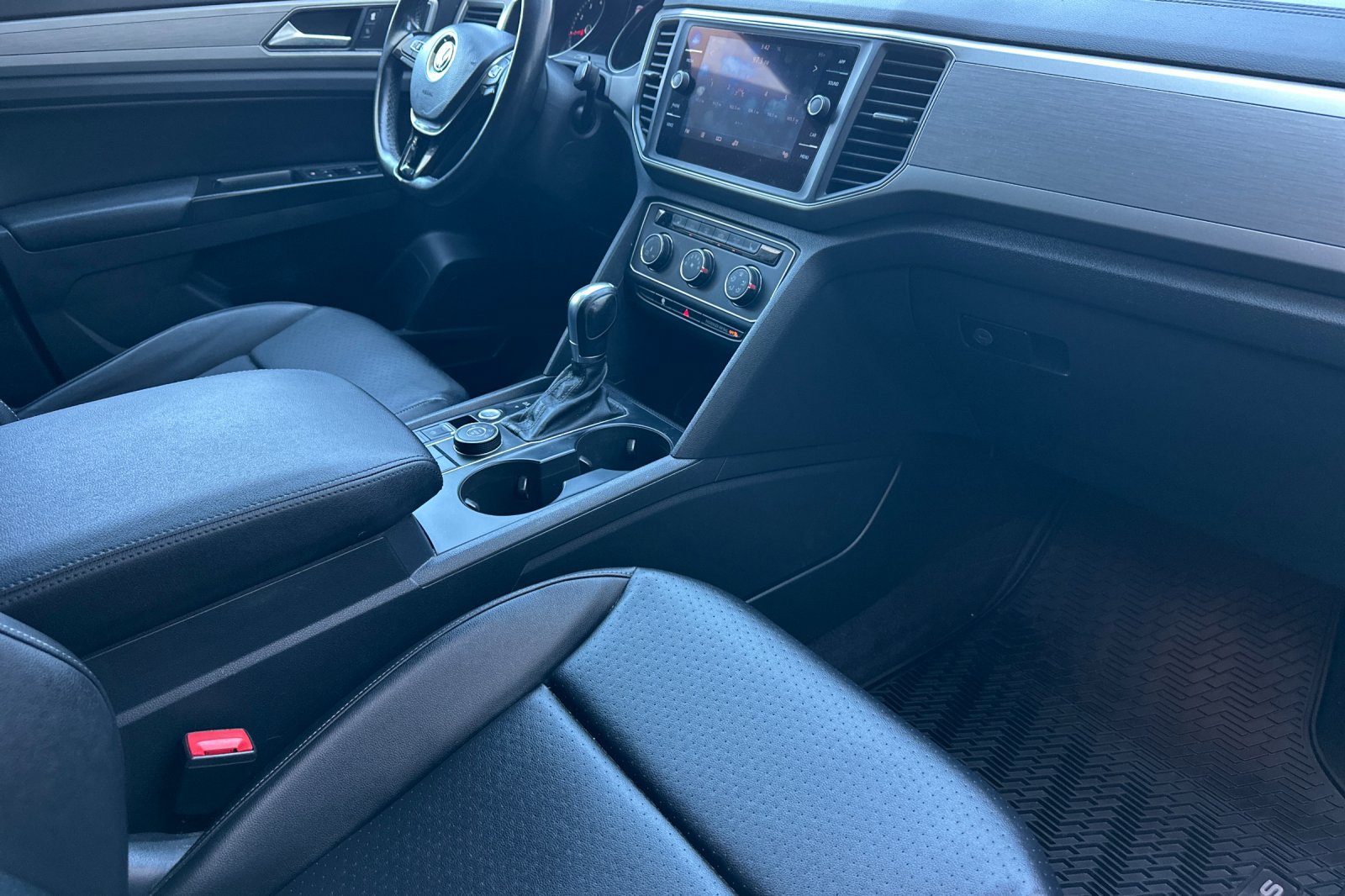 Used 2018 Volkswagen Atlas SE AWD/4WD image 17