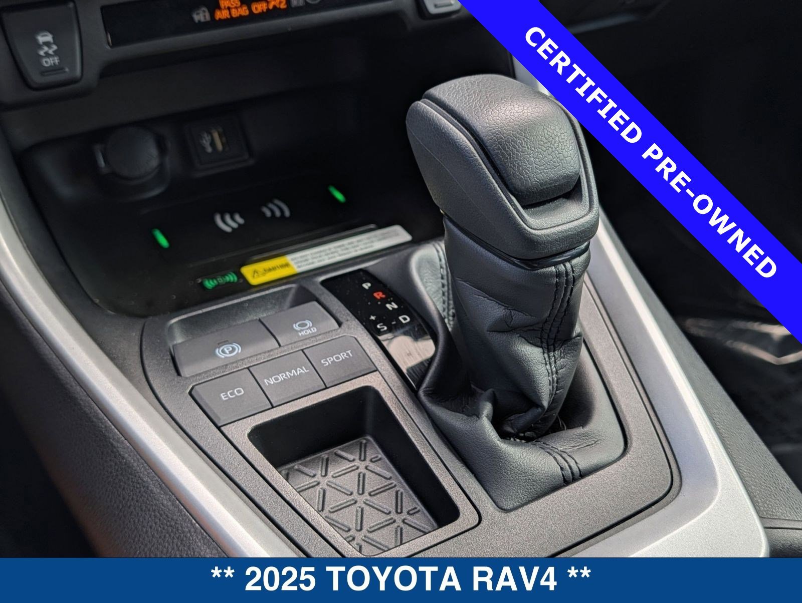 Used 2025 Toyota RAV4 XLE image 30