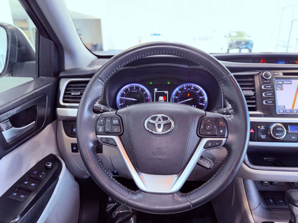 Used 2018 Toyota Highlander XLE image 18