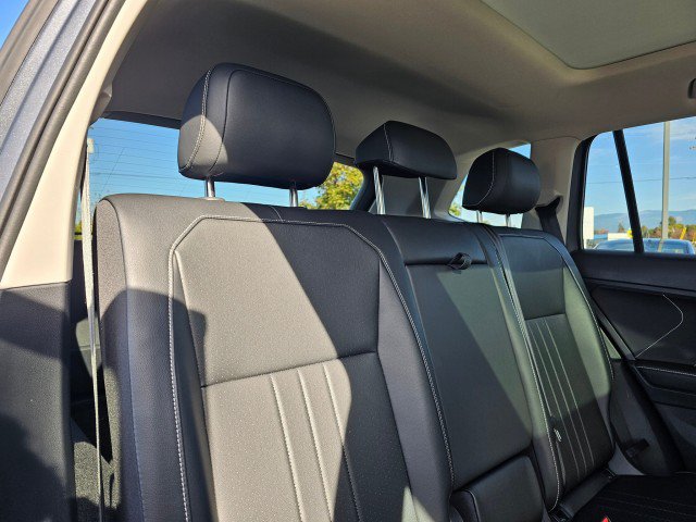 Used 2024 Volkswagen Tiguan SE w/ Panoramic Sunroof Package AWD/4WD image 14