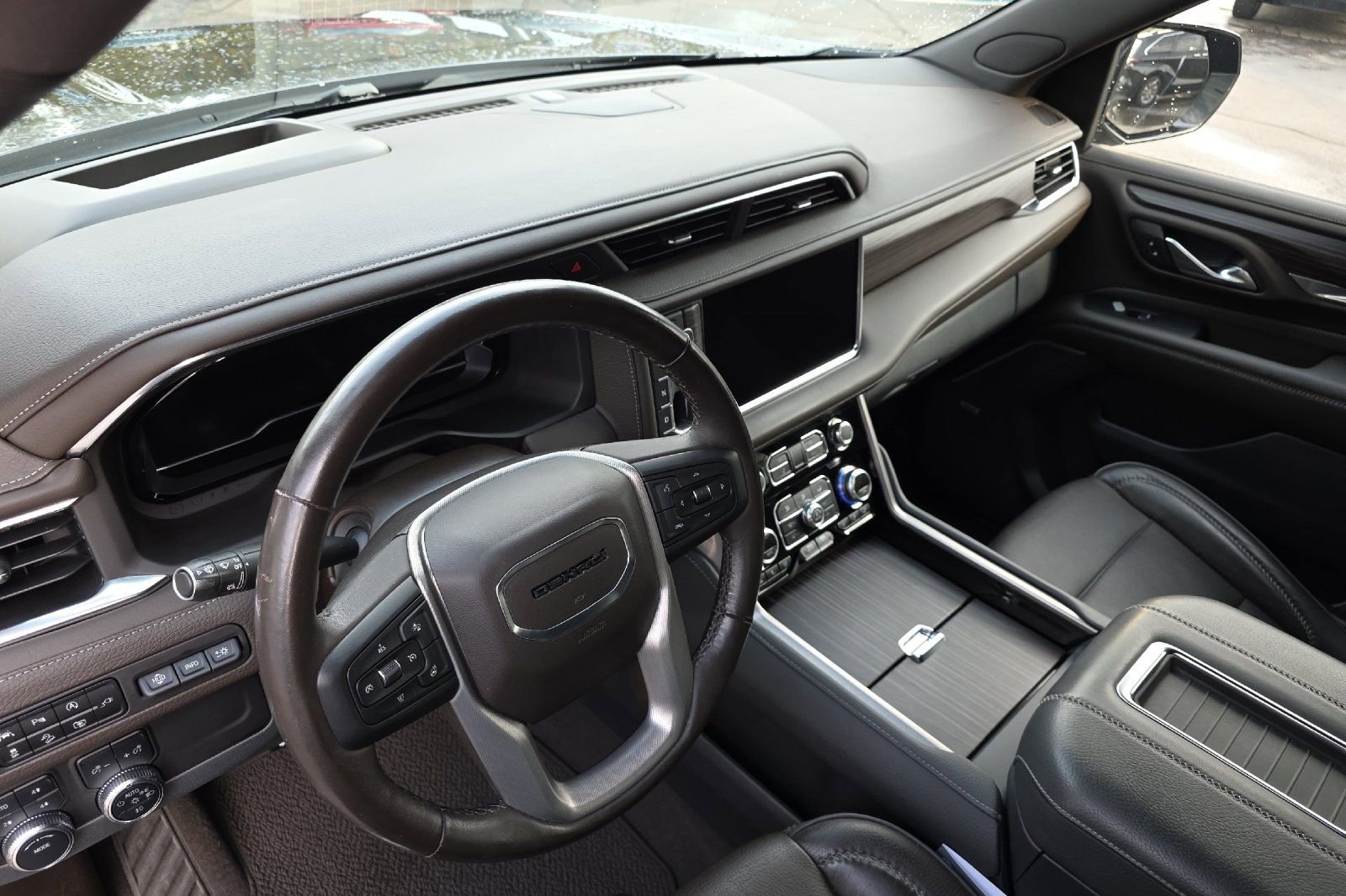 Used 2022 GMC Yukon Denali image 9