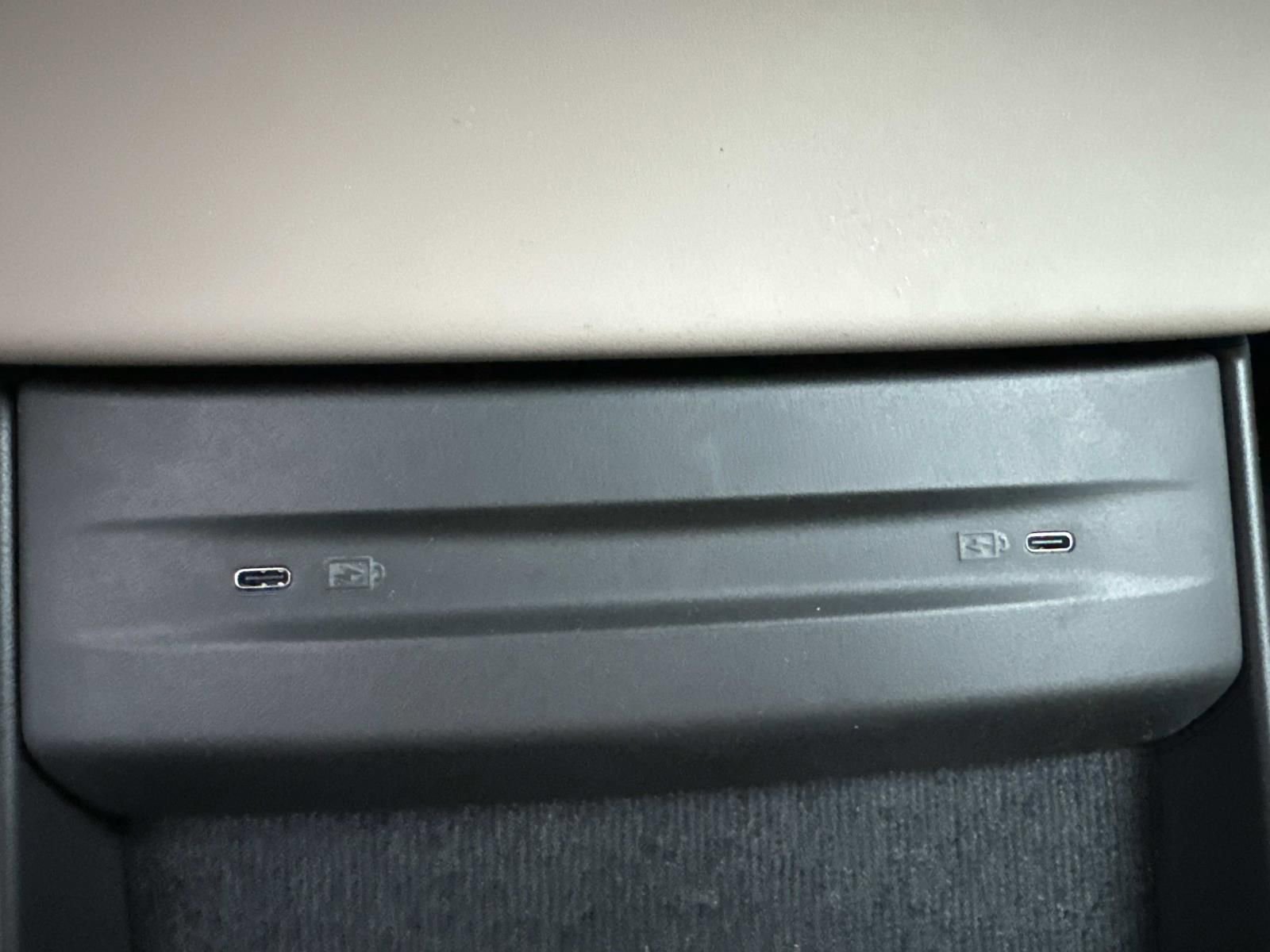 New 2025 Volvo EX90 Plus w/ Protection Package Premier image 21