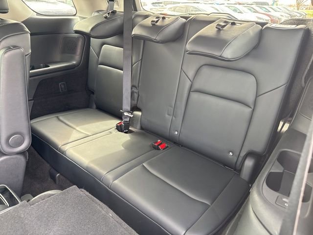 Used 2024 Nissan Pathfinder Platinum image 16