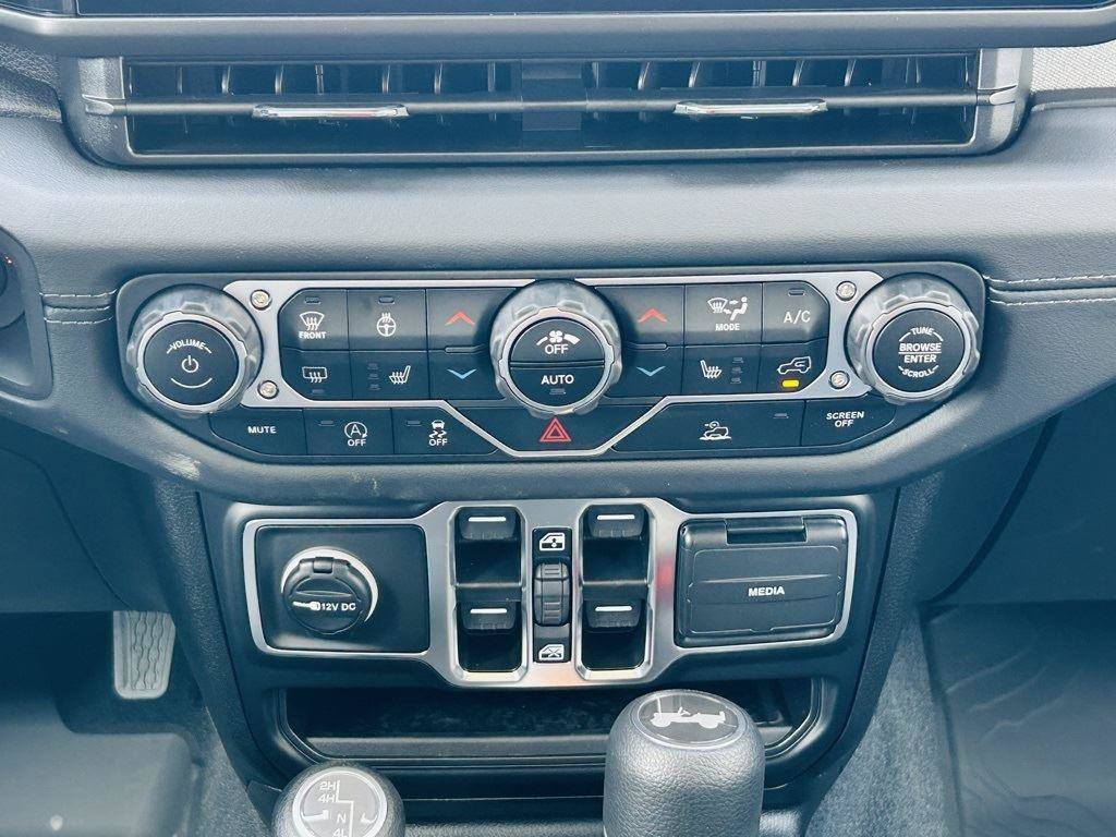 New 2025 Jeep Wrangler Unlimited Sahara w/ Technology Group AWD/4WD image 21