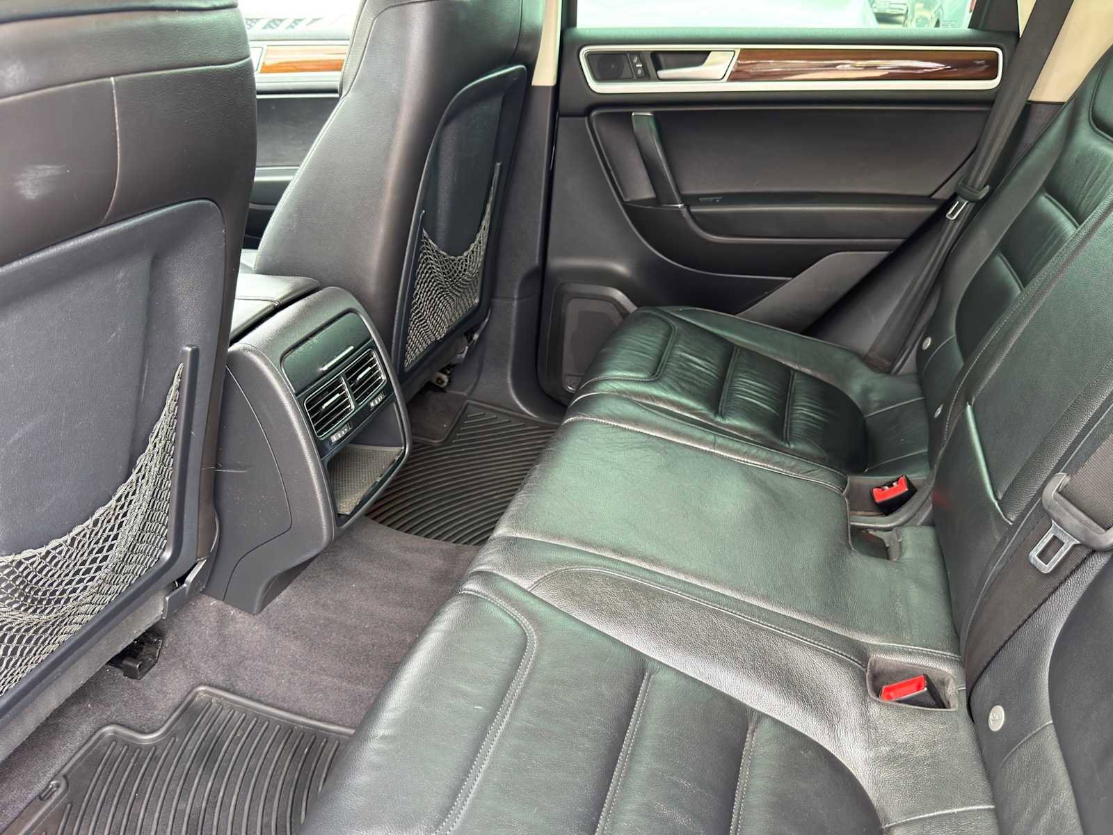 Used 2015 Volkswagen Touareg TDI AWD/4WD image 24