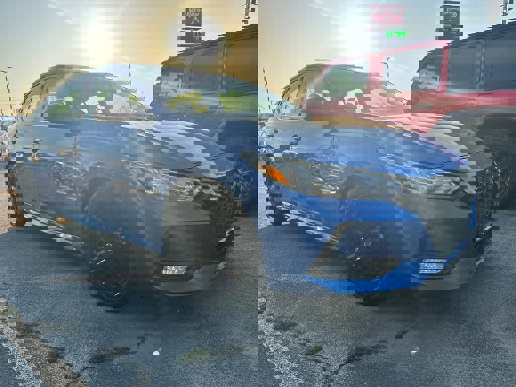 Used 2022 Nissan Sentra SR w/ Lighting Package image 2