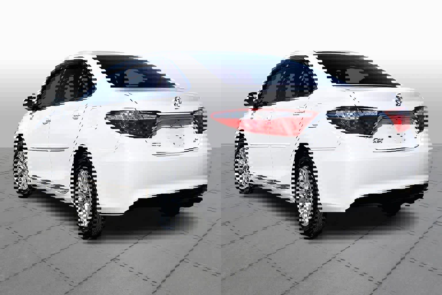 Used 2016 Toyota Camry LE image 11