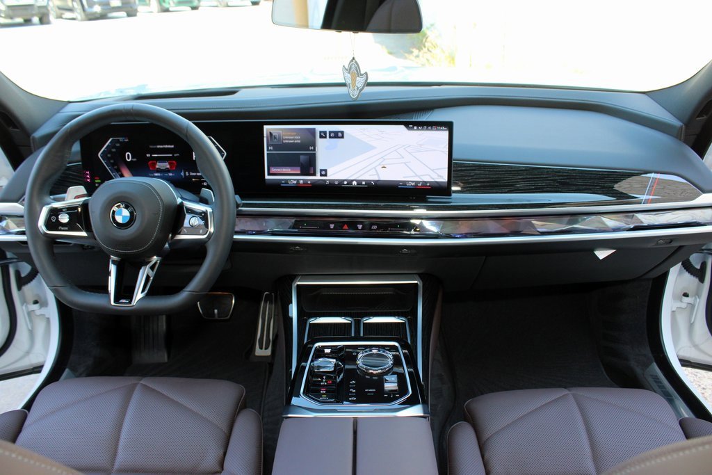 Used 2025 BMW 740i image 12