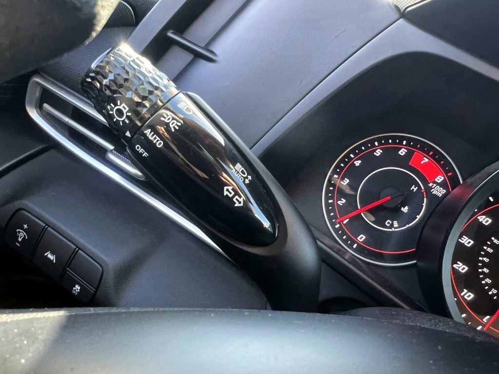 Certified 2022 Hyundai Elantra SEL image 30