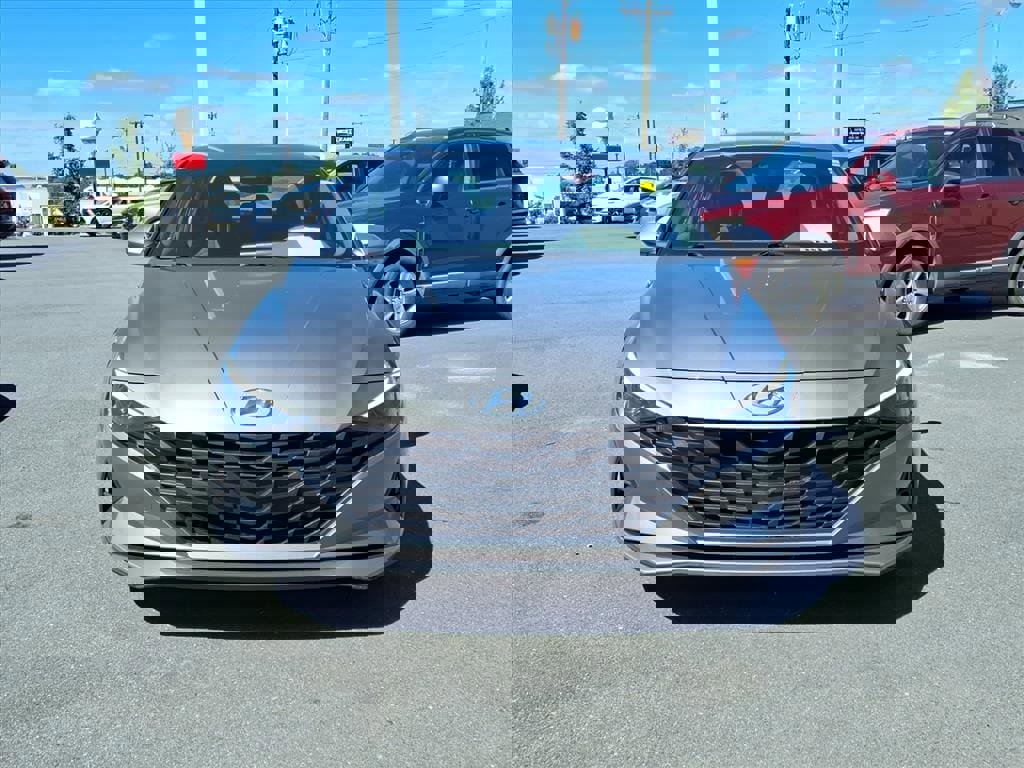 Used 2023 Hyundai Elantra Blue image 2