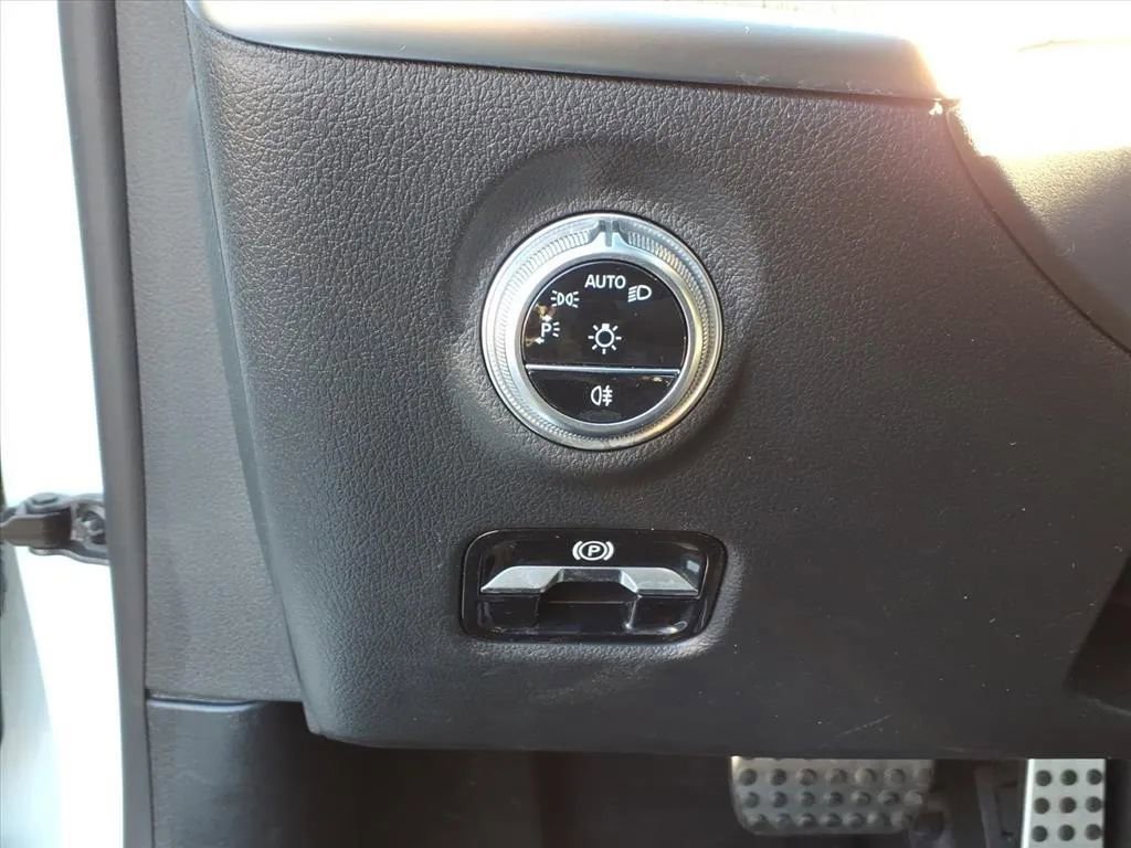 Used 2024 Mercedes-Benz C 300 4MATIC Sedan w/ AMG Line w/ Night Package image 28