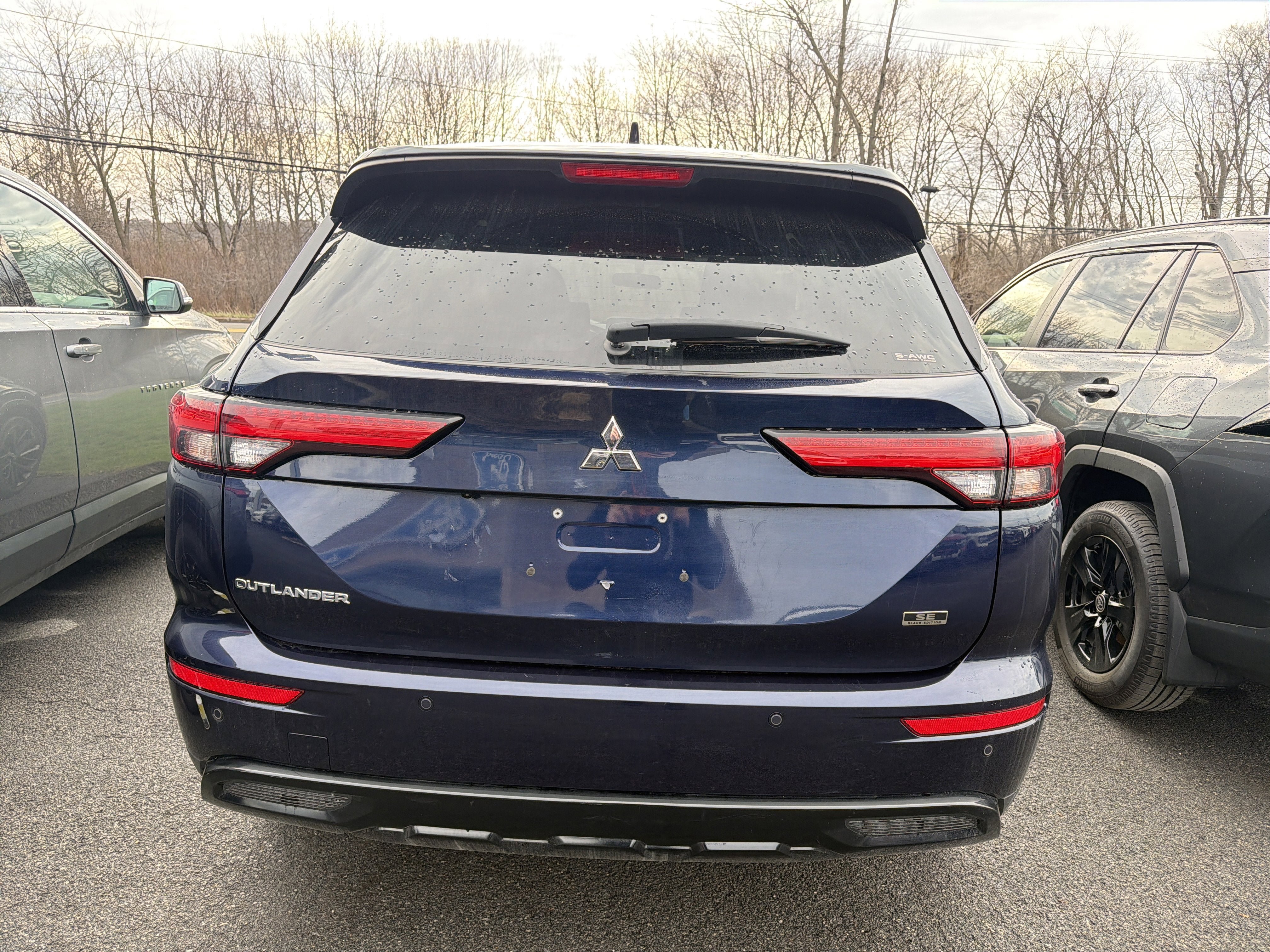 Used 2023 Mitsubishi Outlander SE Black Edition image 6