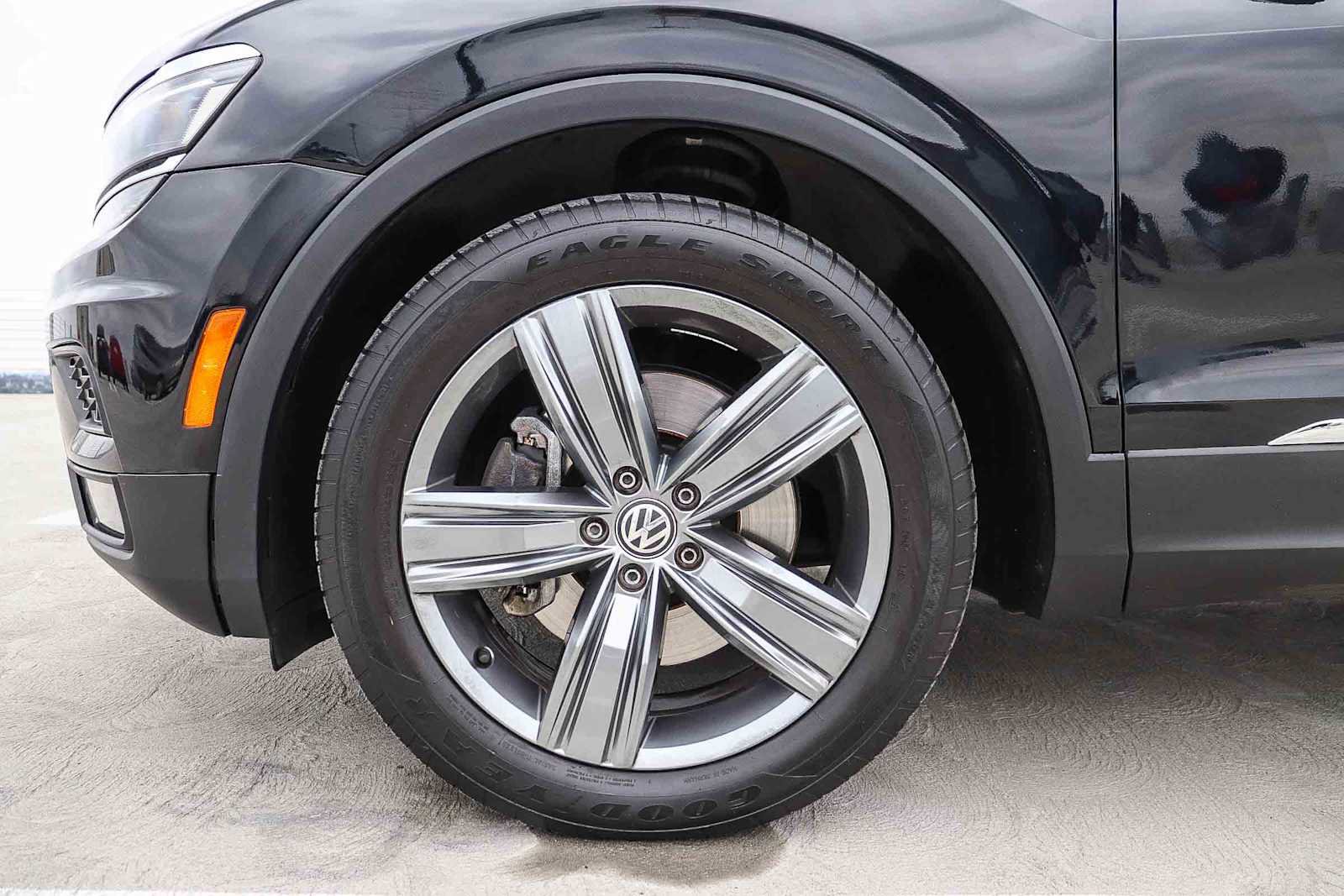 Used 2018 Volkswagen Tiguan SEL Premium FWD image 11