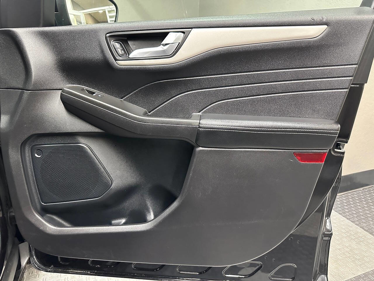 Used 2021 Ford Escape SE image 22