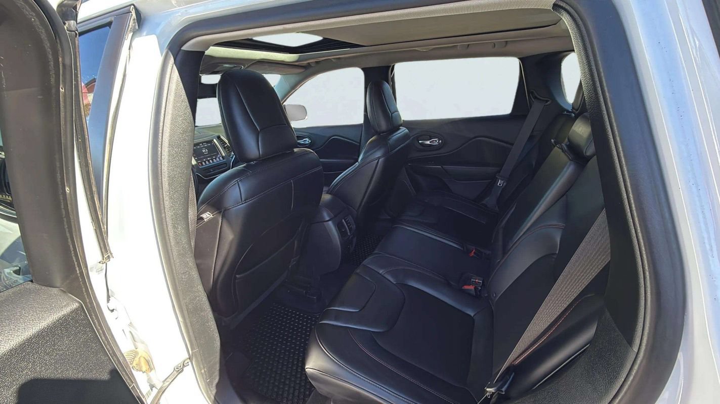 Used 2019 Jeep Cherokee Trailhawk w/ Comfort/Convenience Group AWD/4WD image 19