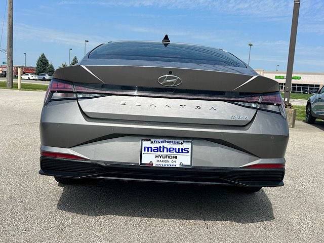 Used 2022 Hyundai Elantra Limited w/ Cargo Package FWD image 4
