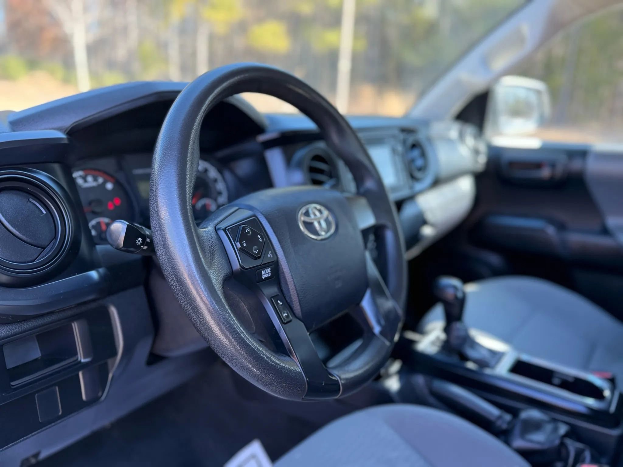 Used 2016 Toyota Tacoma SR image 13