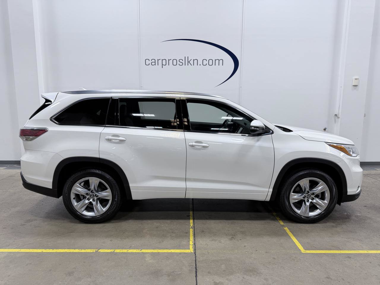Used 2016 Toyota Highlander Limited FWD image 8