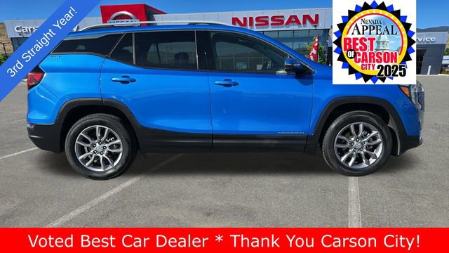 Used 2024 GMC Terrain SLT image 2