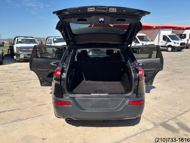 Used 2014 Jeep Cherokee Latitude FWD image 25