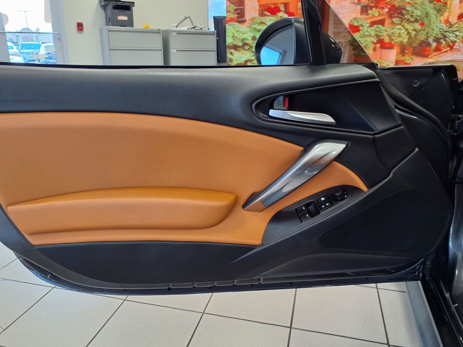 Used 2018 FIAT 124 Spider Lusso RWD image 15