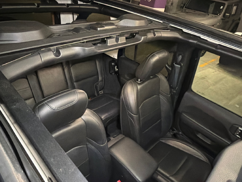 Used 2022 Jeep Wrangler Unlimited Sahara AWD/4WD image 15
