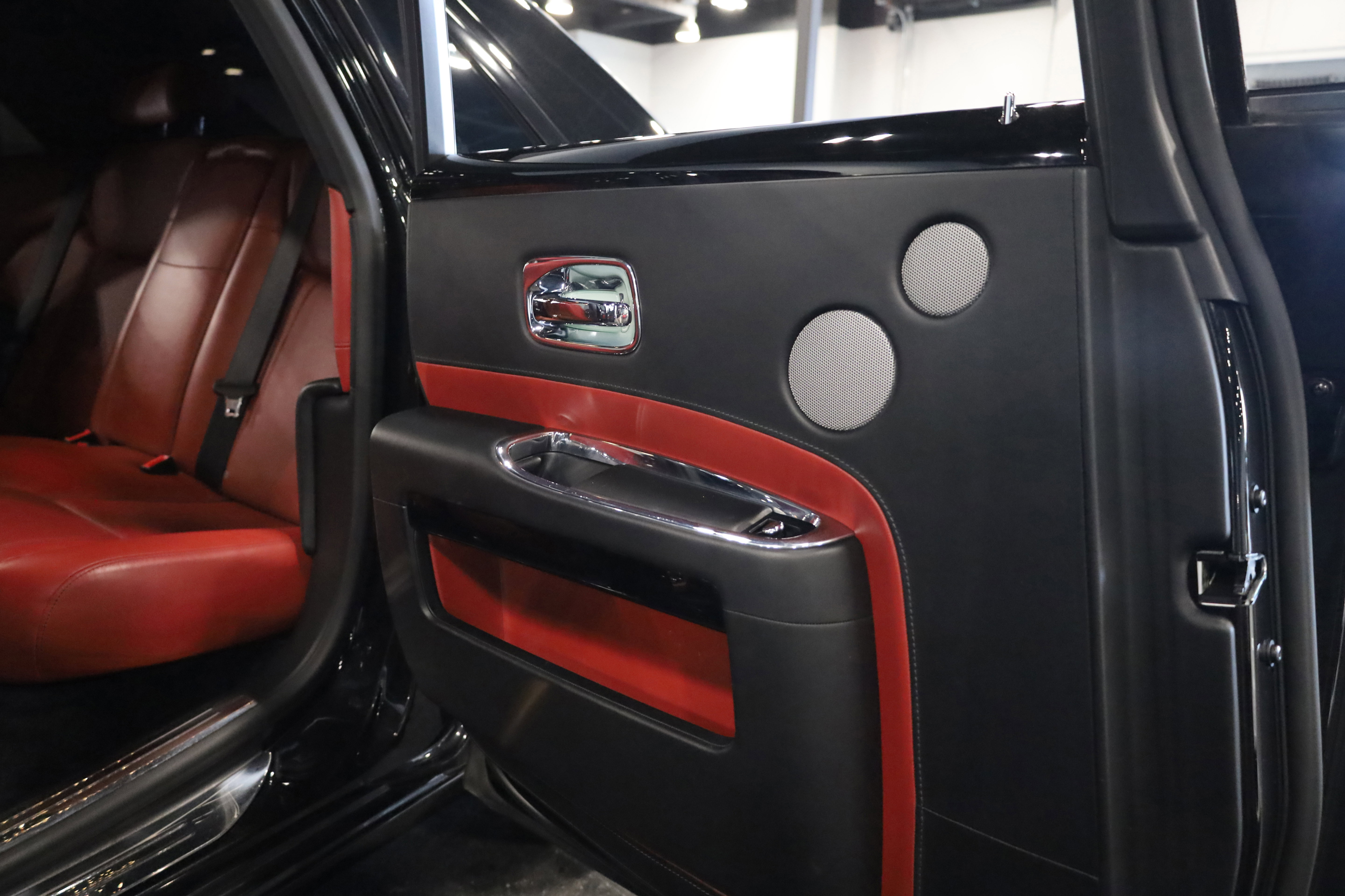 Used 2017 Rolls-Royce Ghost image 38