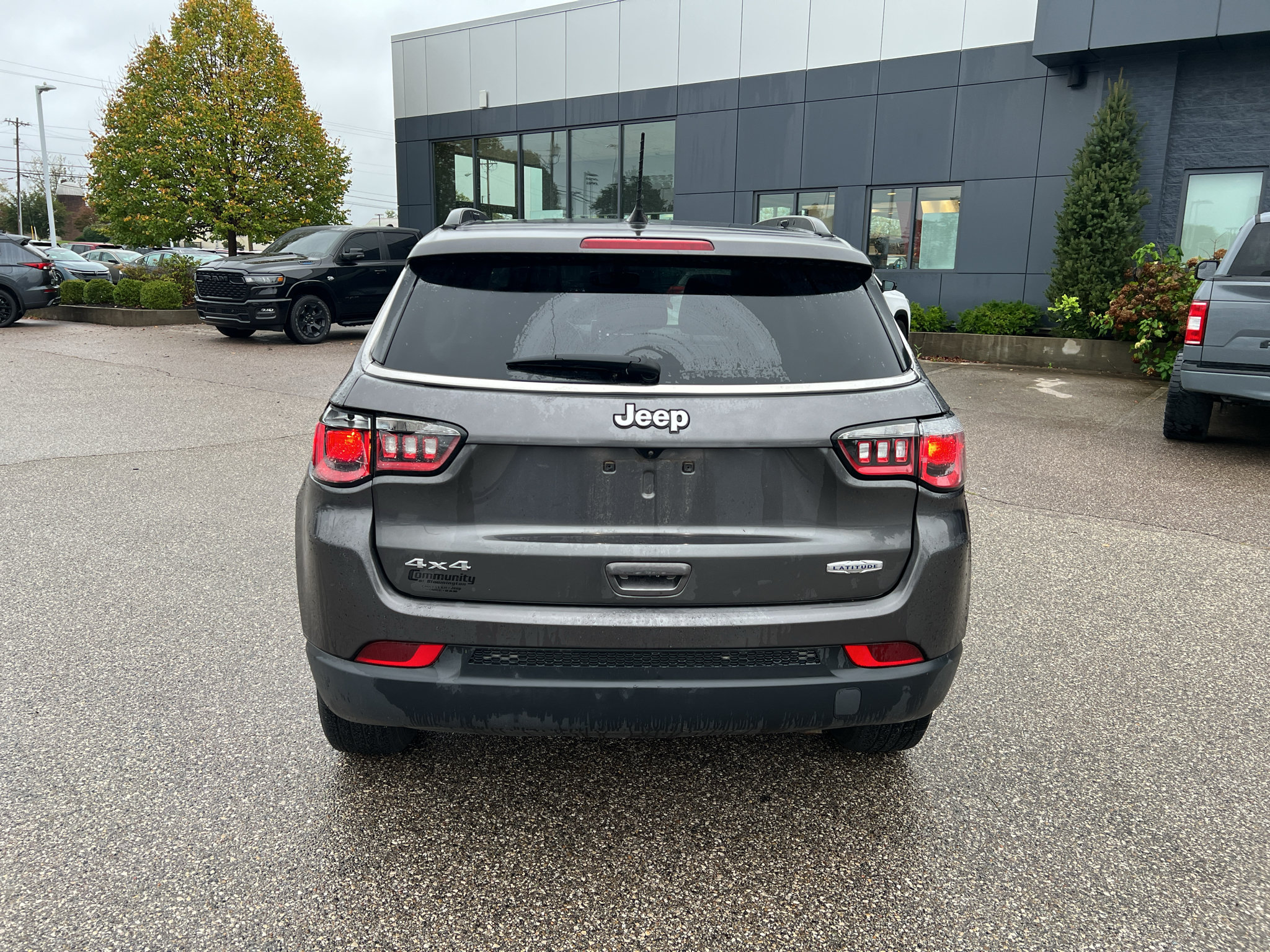 Used 2022 Jeep Compass Latitude w/ Sun and Sound Group AWD/4WD image 6