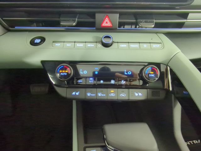 Used 2024 Hyundai Elantra Limited image 21