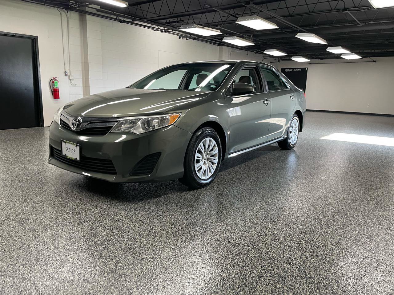 Used 2014 Toyota Camry LE FWD image 9
