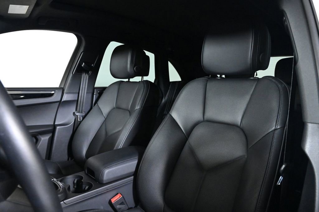 Used 2026 Porsche Macan AWD/4WD image 5