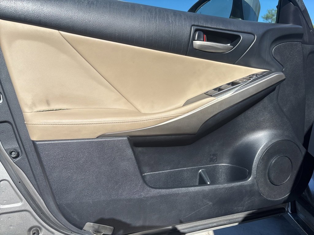 Used 2017 Lexus IS 200t image 33