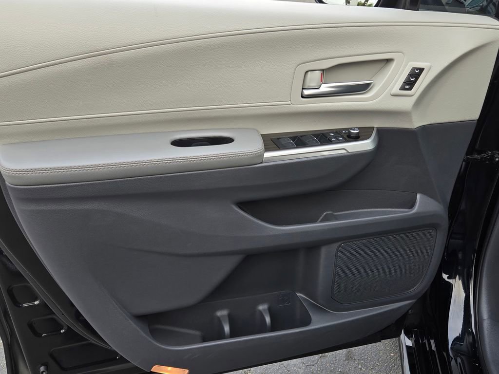 Used 2023 Toyota Sienna Limited AWD/4WD image 10