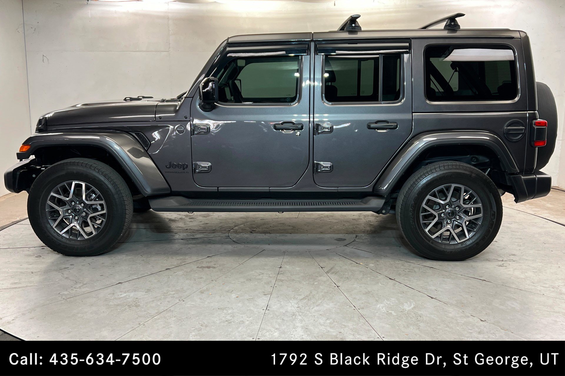 Used 2025 Jeep Wrangler Sahara image 2