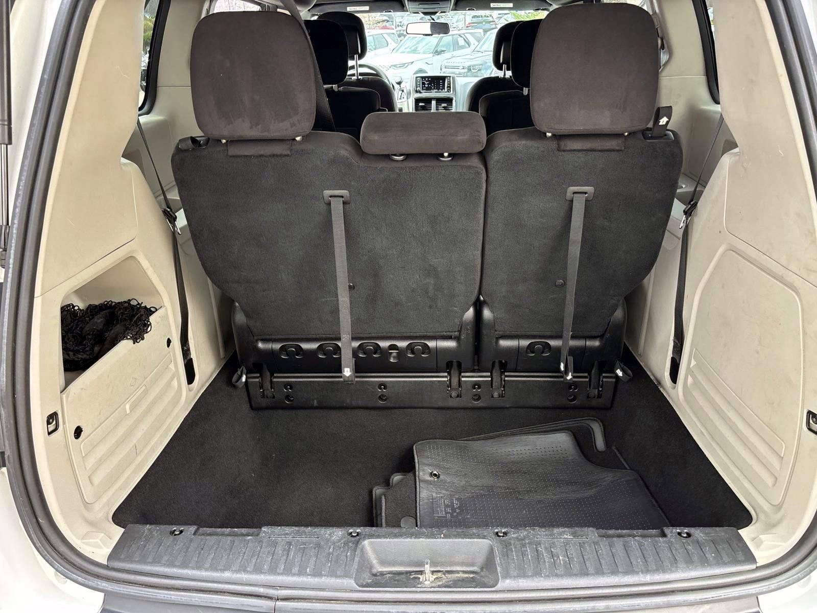 Used 2014 Dodge Grand Caravan SE image 9