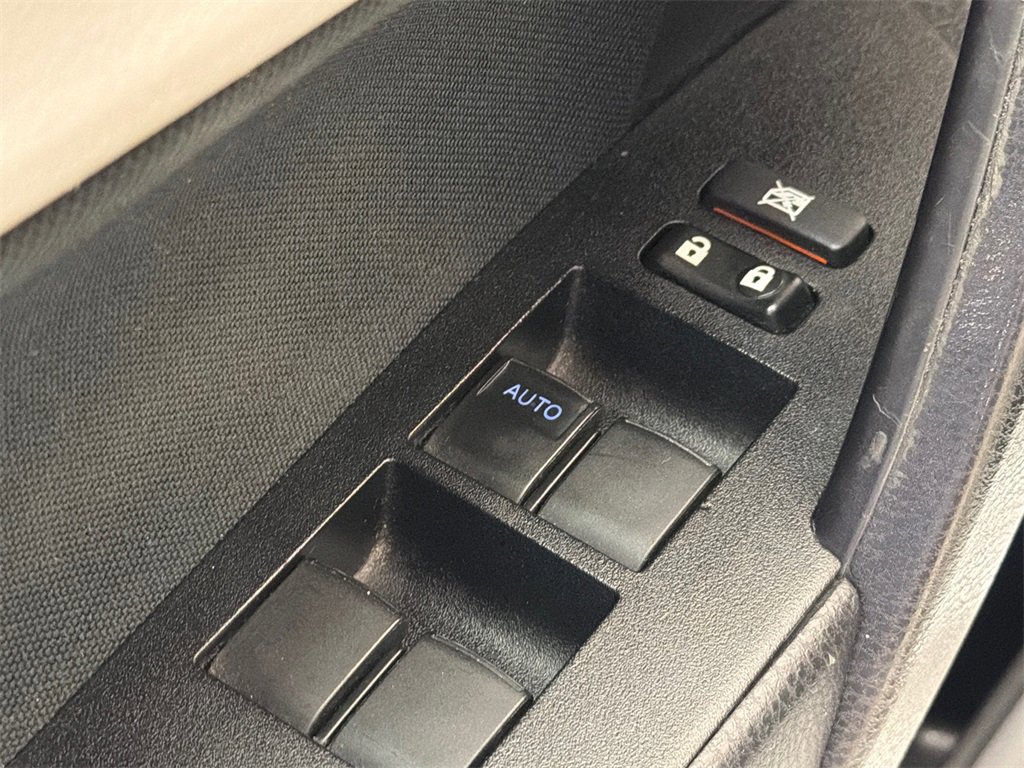 Used 2018 Toyota Corolla LE image 19