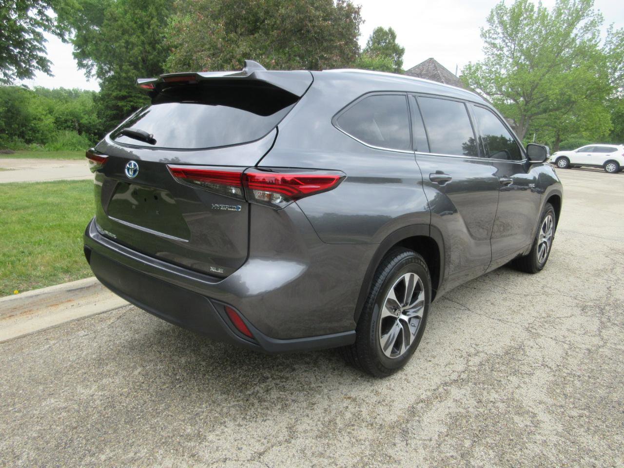 Used 2021 Toyota Highlander XLE FWD image 10