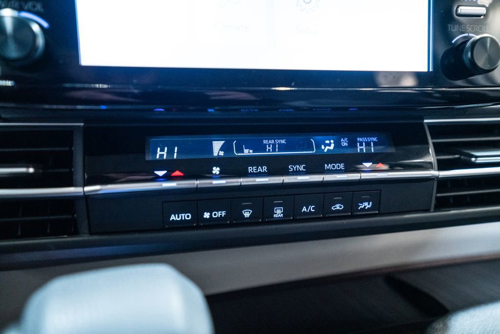 Certified 2023 Toyota Sienna LE image 26