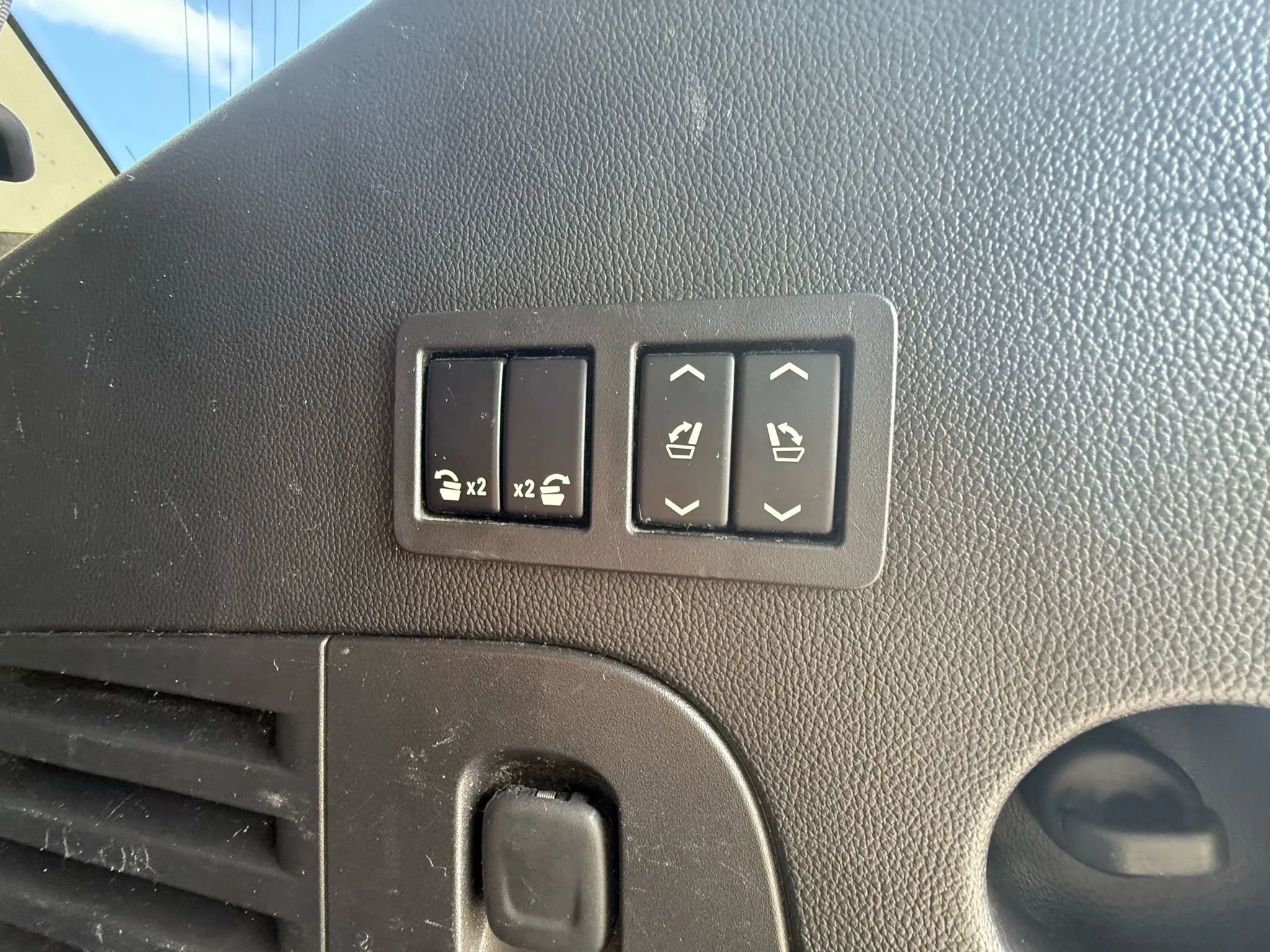 Used 2015 GMC Yukon SLT w/ HD Trailering Package image 30