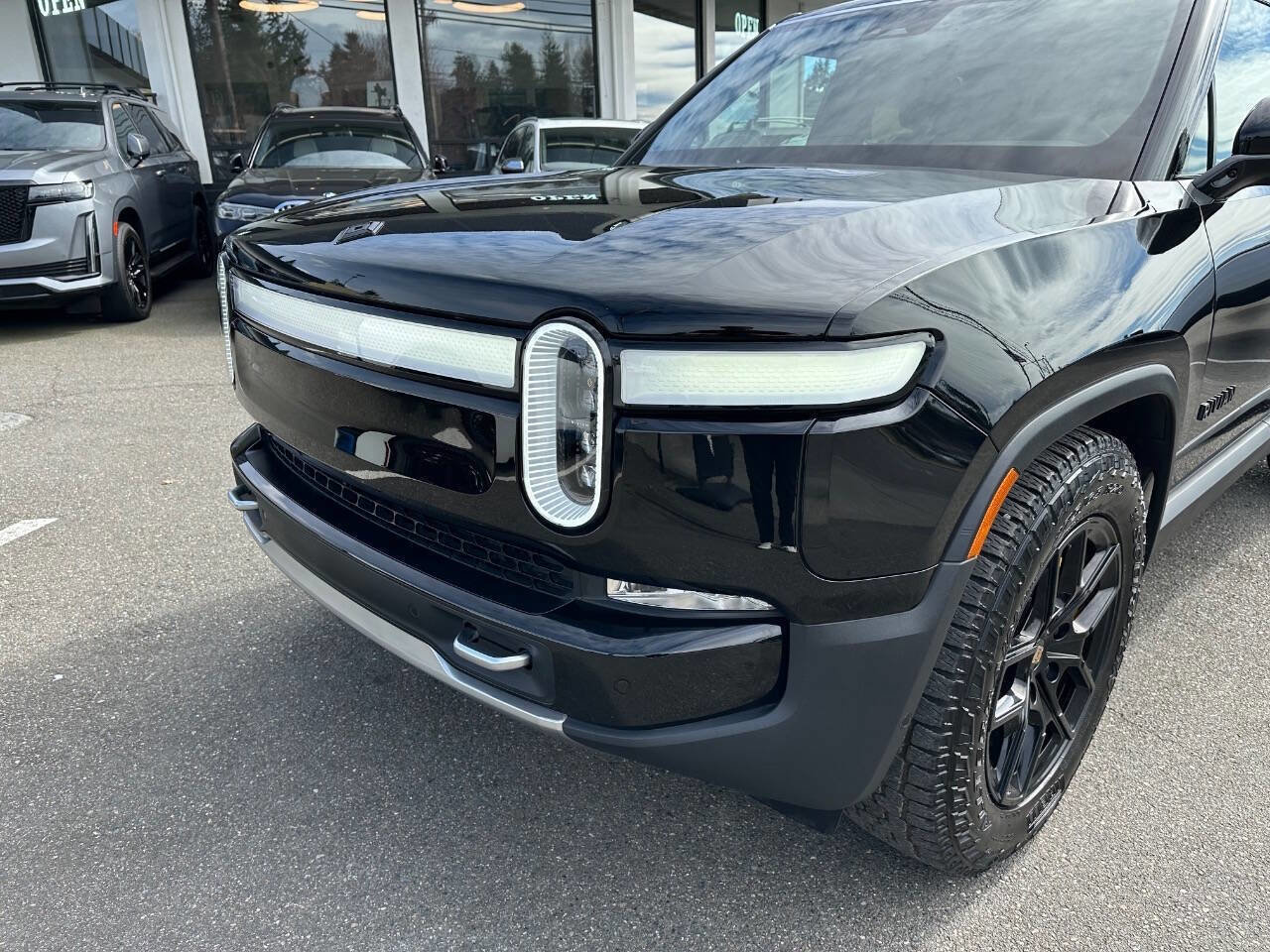 Used 2023 Rivian R1S Adventure image 15